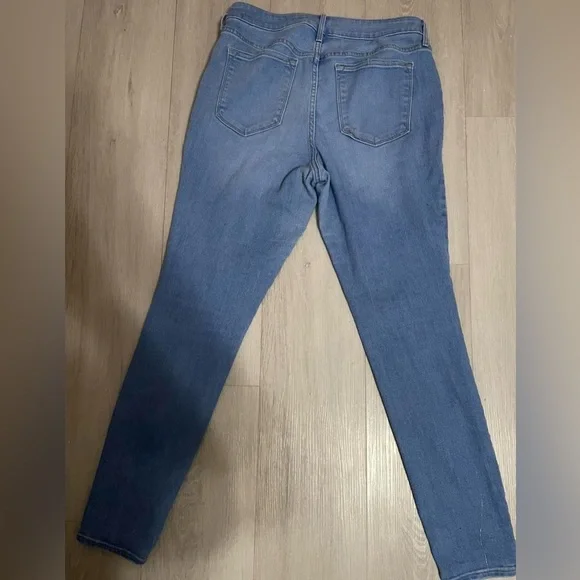 old navy rockstar  mid raised skinny jean size 12 regular - Picture 3 of 5